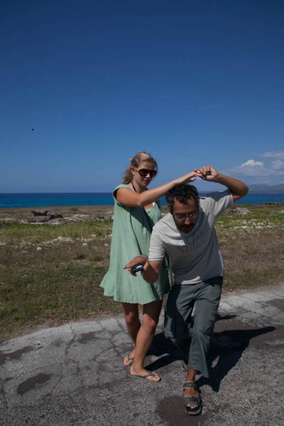 Bailando salsa em Playa Ancón, em Trinidad - Cuba (foto de Laura Schunemann)
